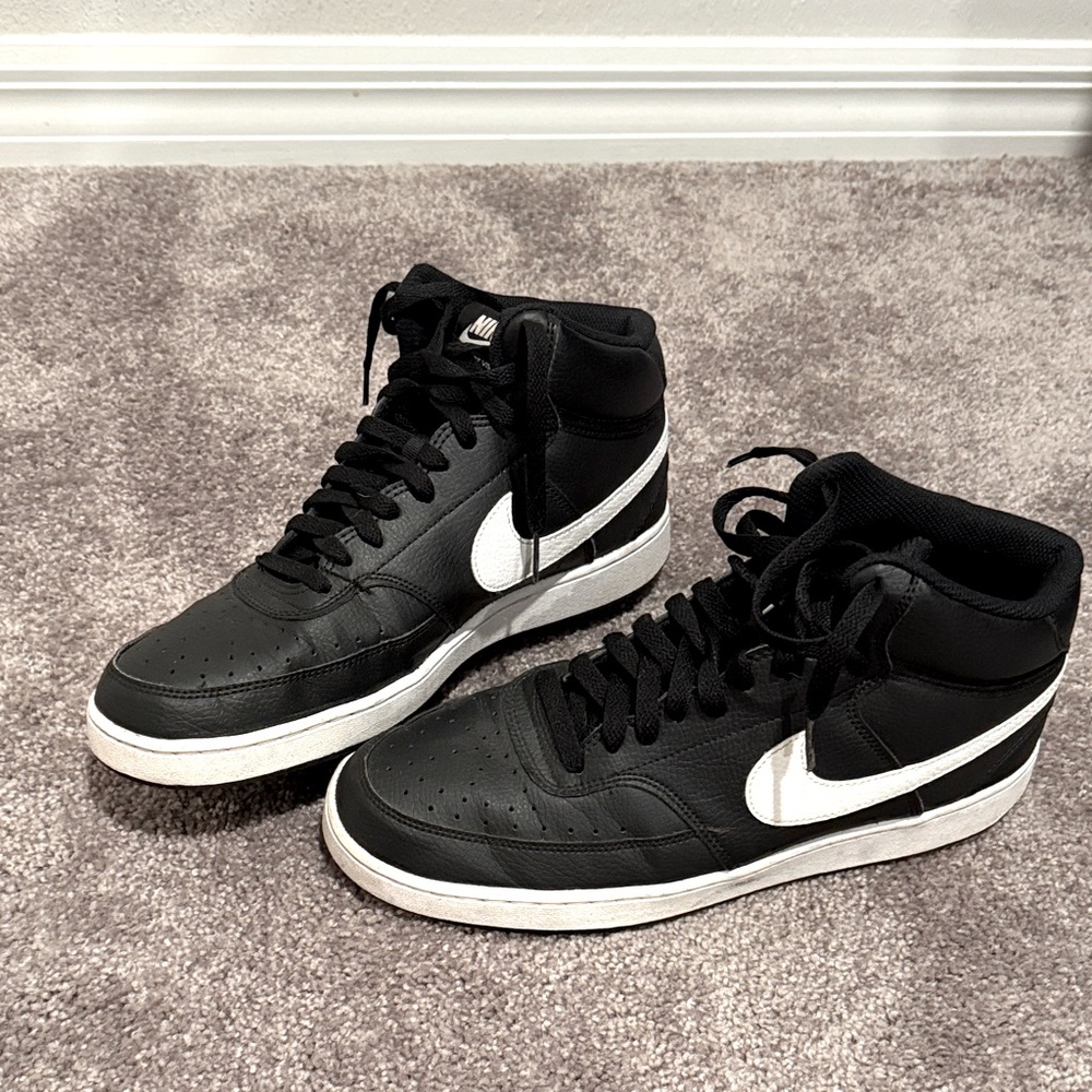GU Nike Men's Black and White leather Sneakers